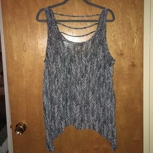 Torrid Size 1X Shark Bite Feather Print Top